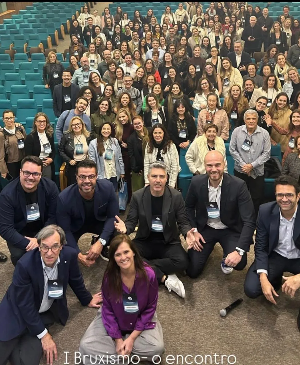 Dra. Simone Carrara com palestrantes e participantes do I Bruxismo — O Encontro.