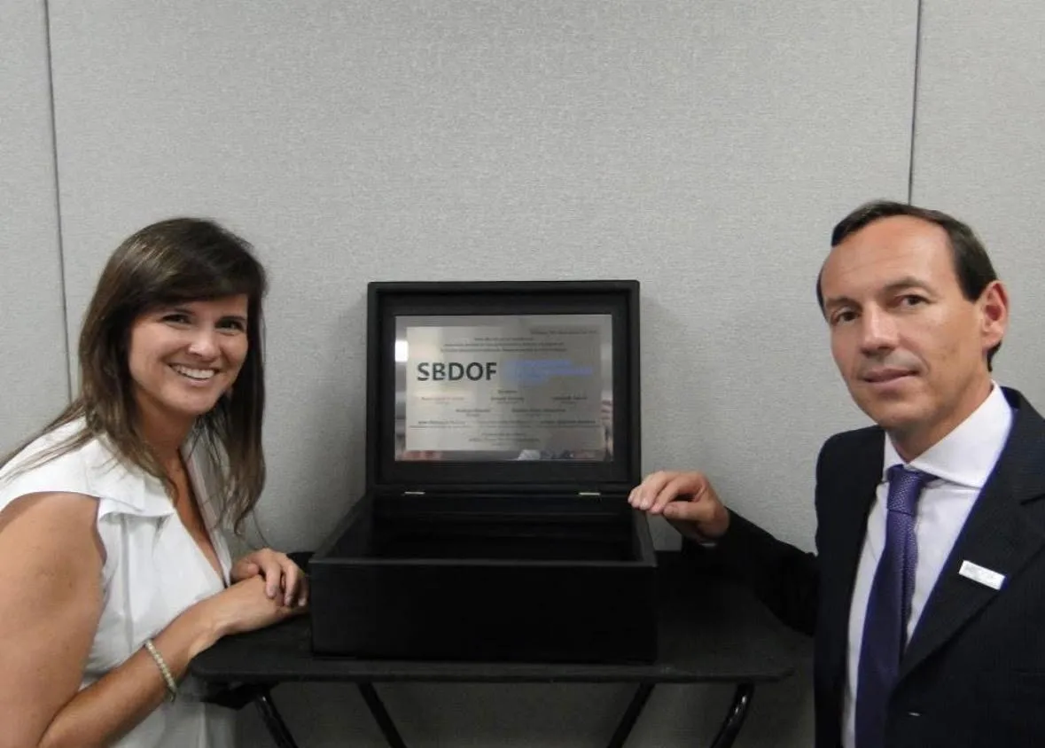 Dra. Simone Carrara e professor Paulo Conti na fundação da SBDOF.